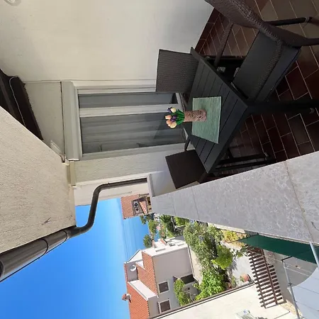 In By Interhome شقة
