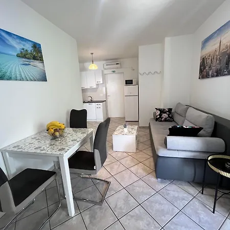 In By Interhome شقة